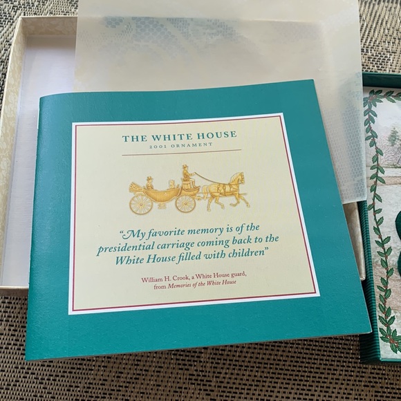 Christmas 2001 White House Ornament - Picture 4 of 4